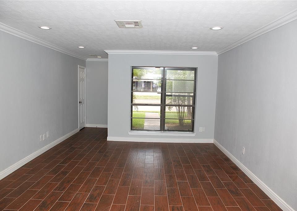 1st image of 8801 Hammerly Blvd APT 401
