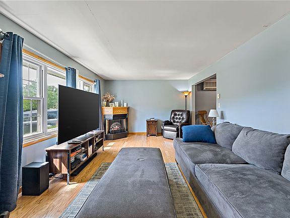 2nd image of 56 Spring Valley Rd