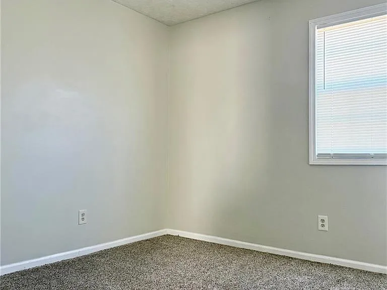 524 Julius Dr — Photo 9