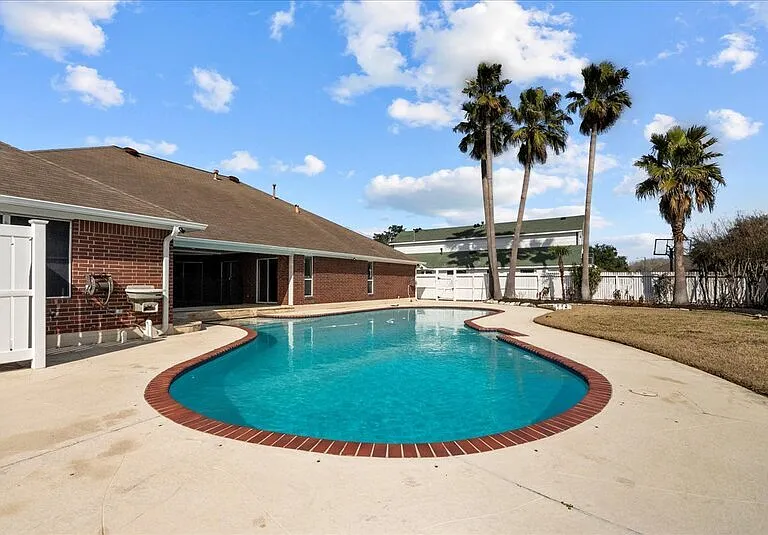 2421 Caroline St — Photo 33