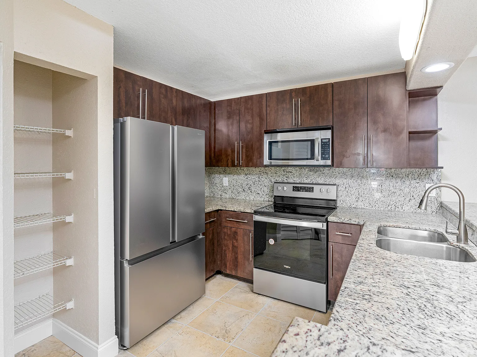 2 bed, 1048 sqft, $2,000 — Photo 4