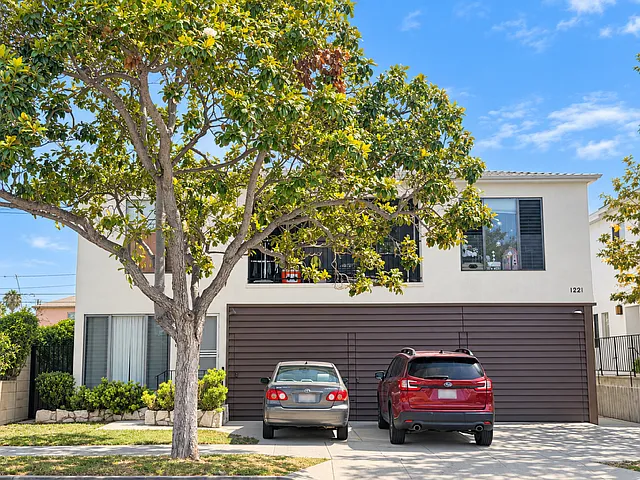 1221 10th Street