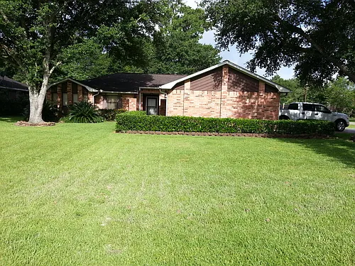 109 Greenleaf Dr Photo 1