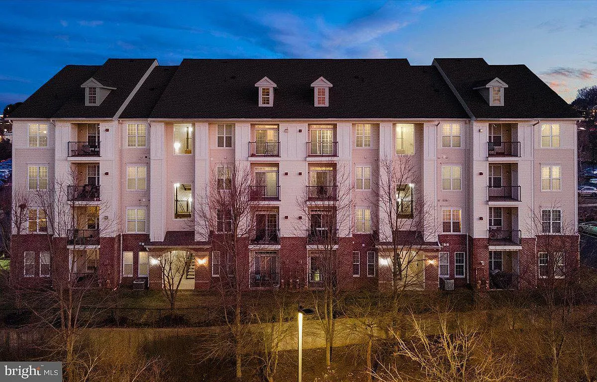 2 bed, 1103 sqft, $2,350 — Photo 1