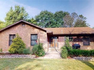 13 Woodlawn Dr, Freeport, PA 16229