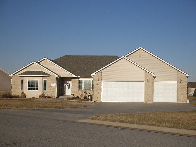 1st image of 3612 Lakeshore Dr
