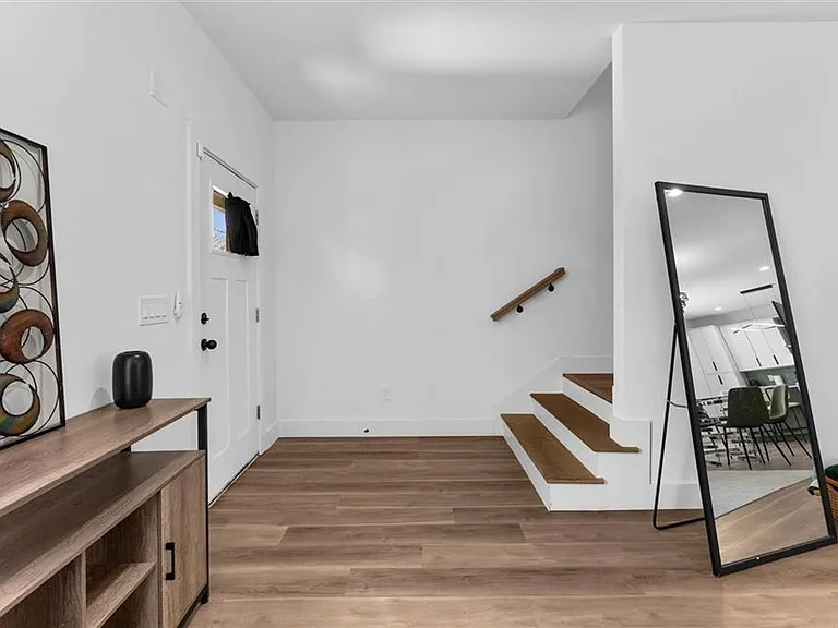 598 Formwalt St SW #B — Photo 5