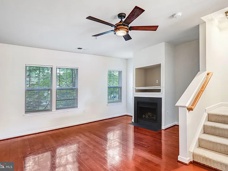 42526 Mayflower Ter — Photo 20