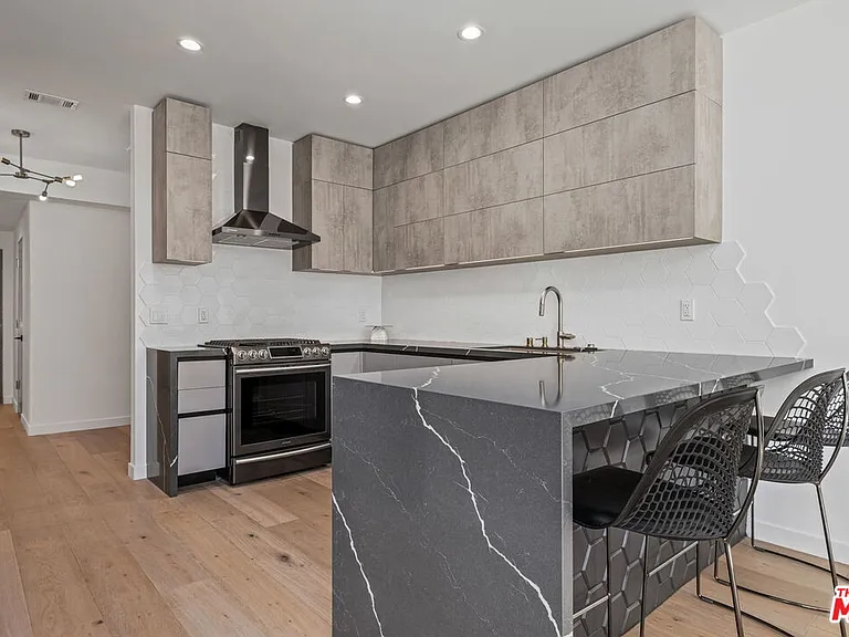 440 N Oakhurst Dr #301 — Photo 10