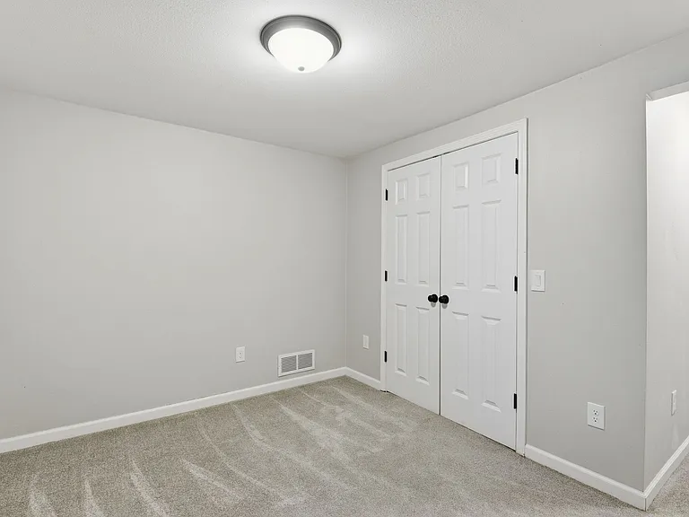 3244 Grand Ave S — Photo 11