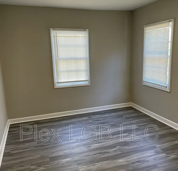 110 Oak Ln — Photo 8