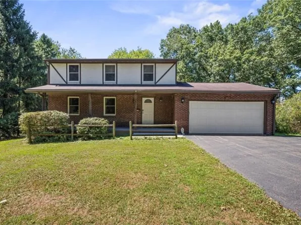 450 Greenwood Dr, Hermitage, PA 16148