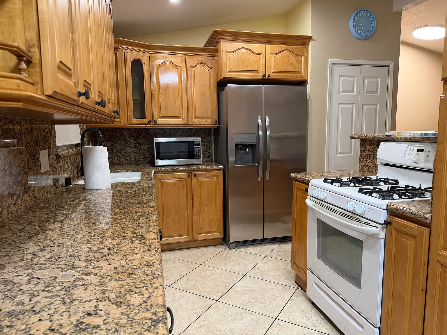 3 bed, 1031 sqft, $3,000 — Photo 4