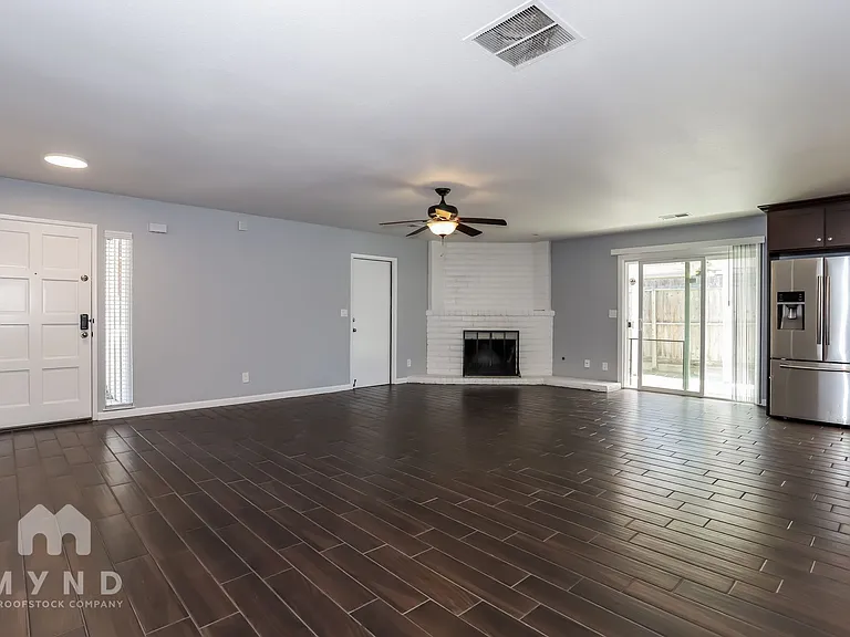 9835 Honey Bear Ln — Photo 5
