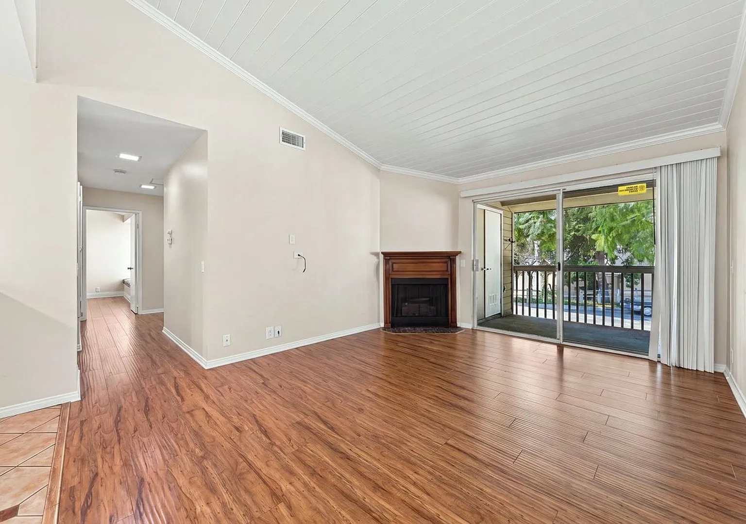 Spacious and Well Maintained 3 bed 2 Bath Condo in Yorba Linda — Photo 2