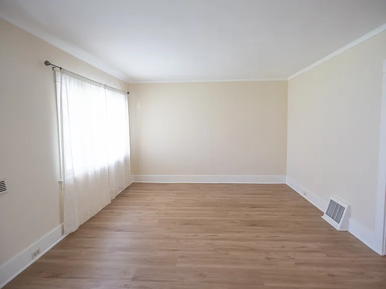452 W Wilson Ave — Photo 5