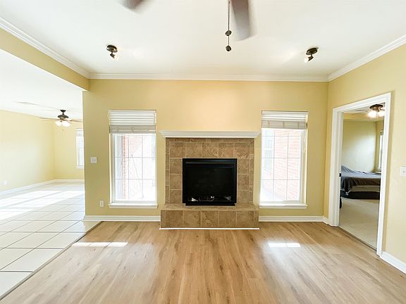 3rd image of 1013 Saybrook Dr