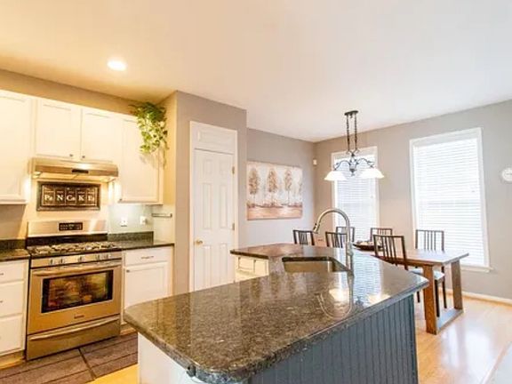 3rd image of 525 E Boxborough Dr
