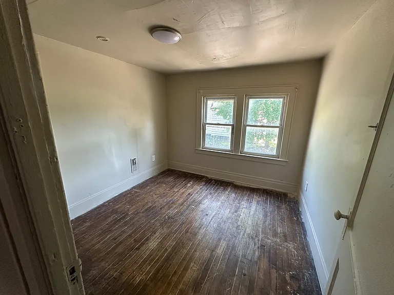 212 Leon St — Photo 6