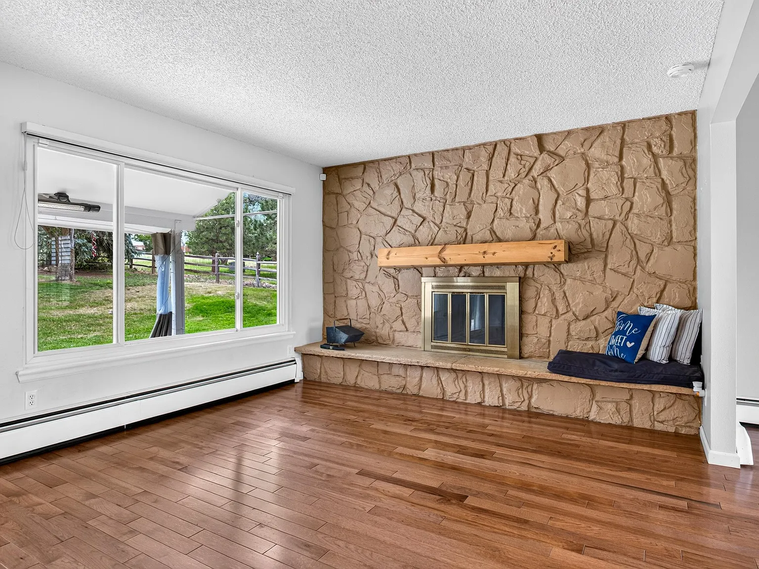 6 bed, 3.5 bath, 3630 sqft, $3,900 — Photo 4