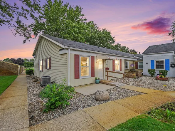 644 Village Ln #90, Jenison, MI 49428