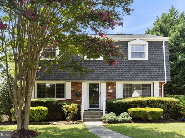 9204 Villa Dr, Bethesda, MD 20817
