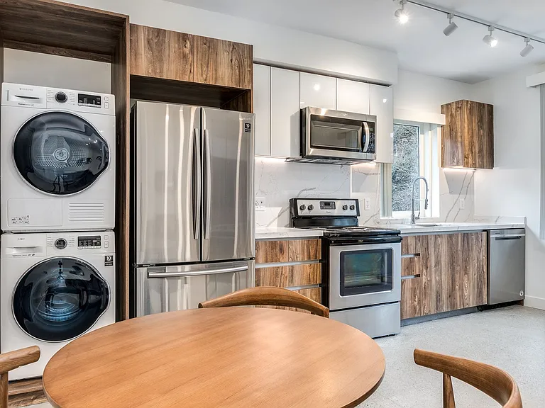 1170 Barclay St #206 — Photo 11