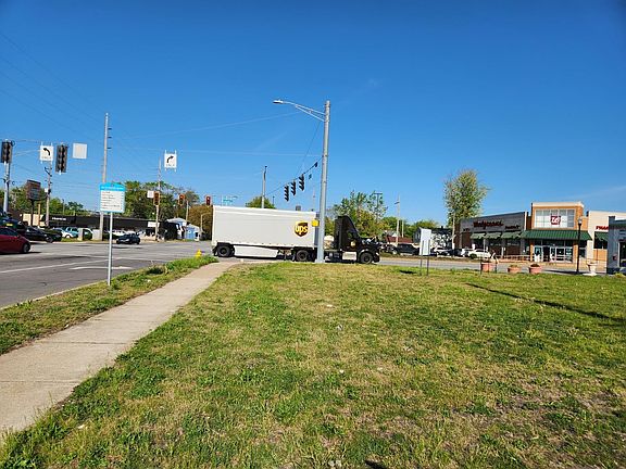 4th image of 7247 Calumet Ave