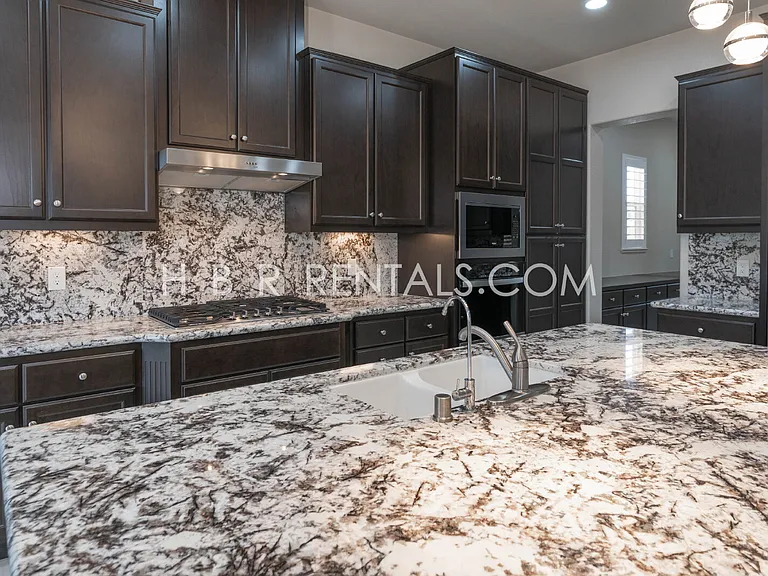 2534 Ottawa Ave — Photo 10