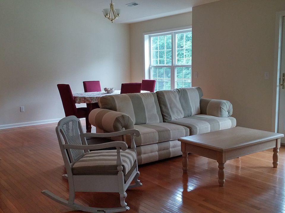 1st image of 12 Knollwood Dr