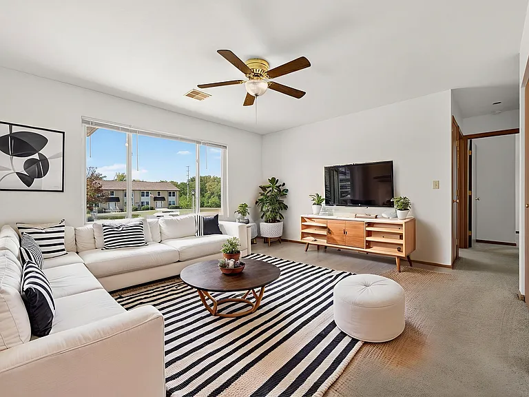 2401 Ashland Cir #1 — Photo 1