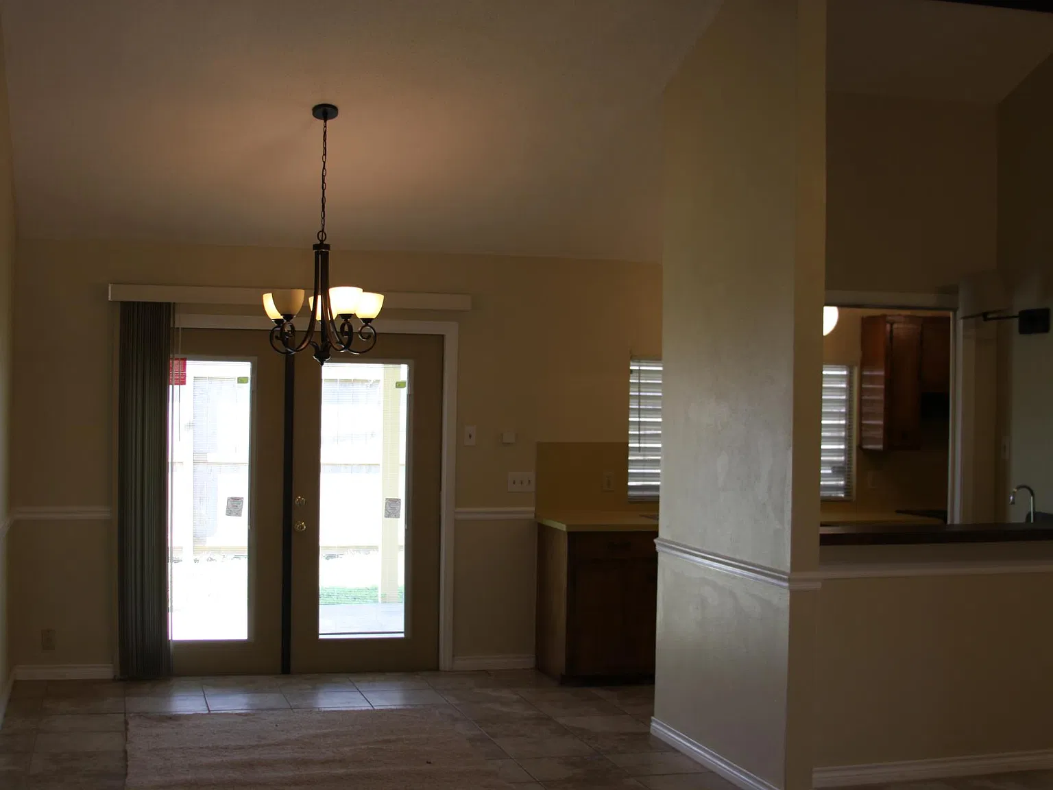 3 bed, 1376 sqft, $1,800 — Photo 4