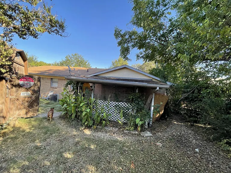 309 NE Murphy Rd — Photo 8