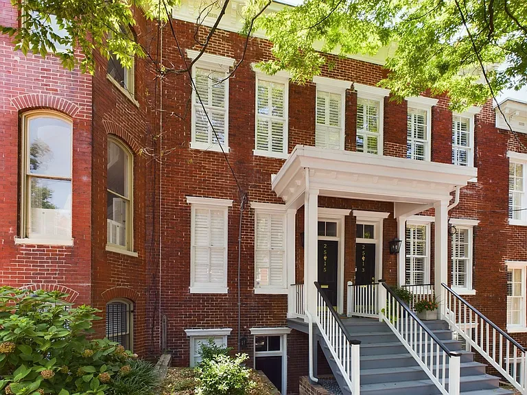 2515 E Franklin St — Photo 2