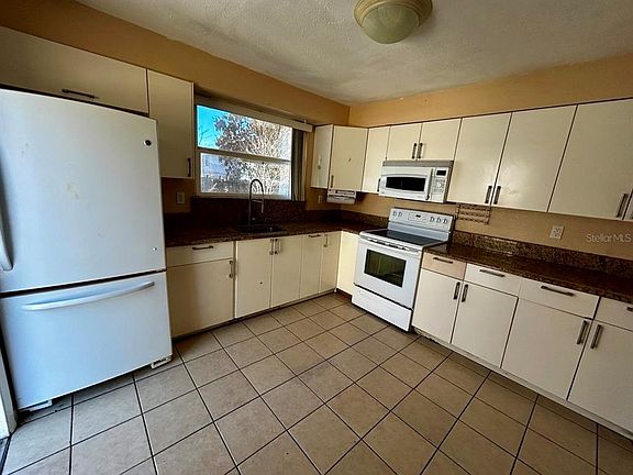 3rd image of 413 Magnolia Ave