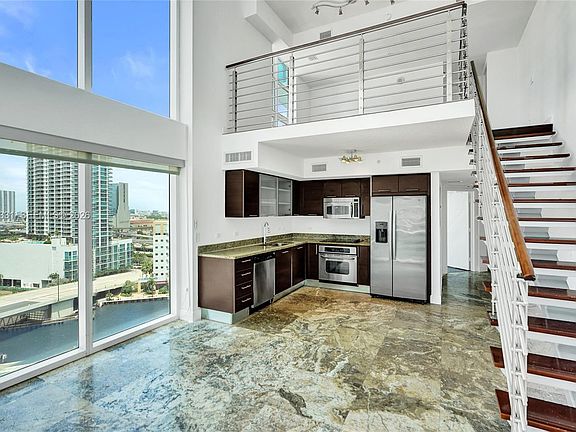3rd image of 41 SE 5th St APT 1016