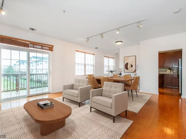 177 Brittany Ct, Clifton City, NJ 07013