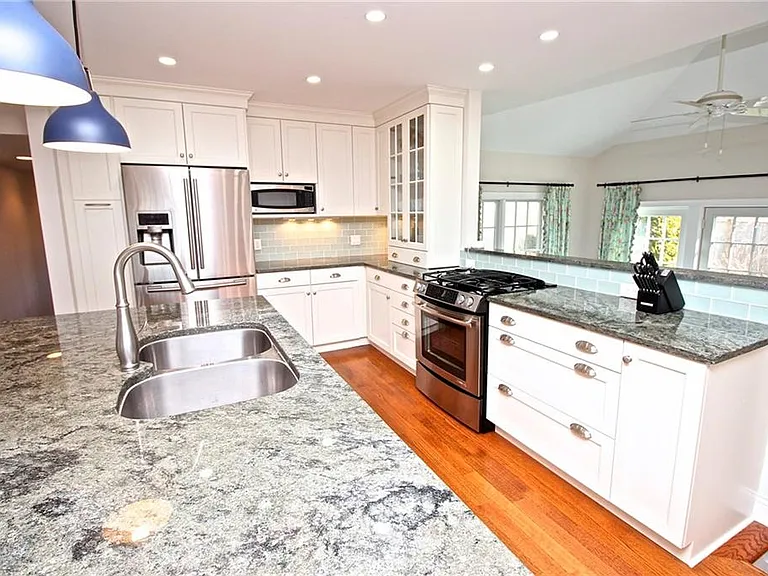 190 Coggeshall Ave — Photo 13