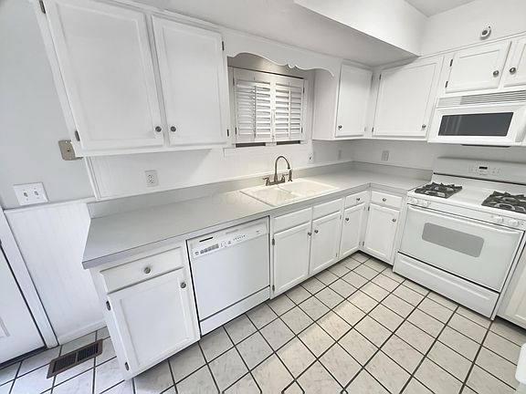 2nd image of 1947 Rockdale Dr #33