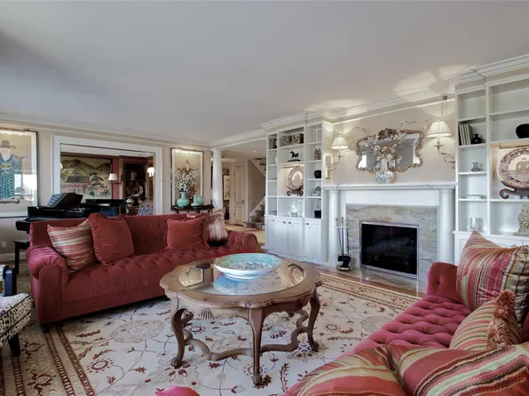 111 Cherry Valley Avenue #PH3, Garden City, NY 11530