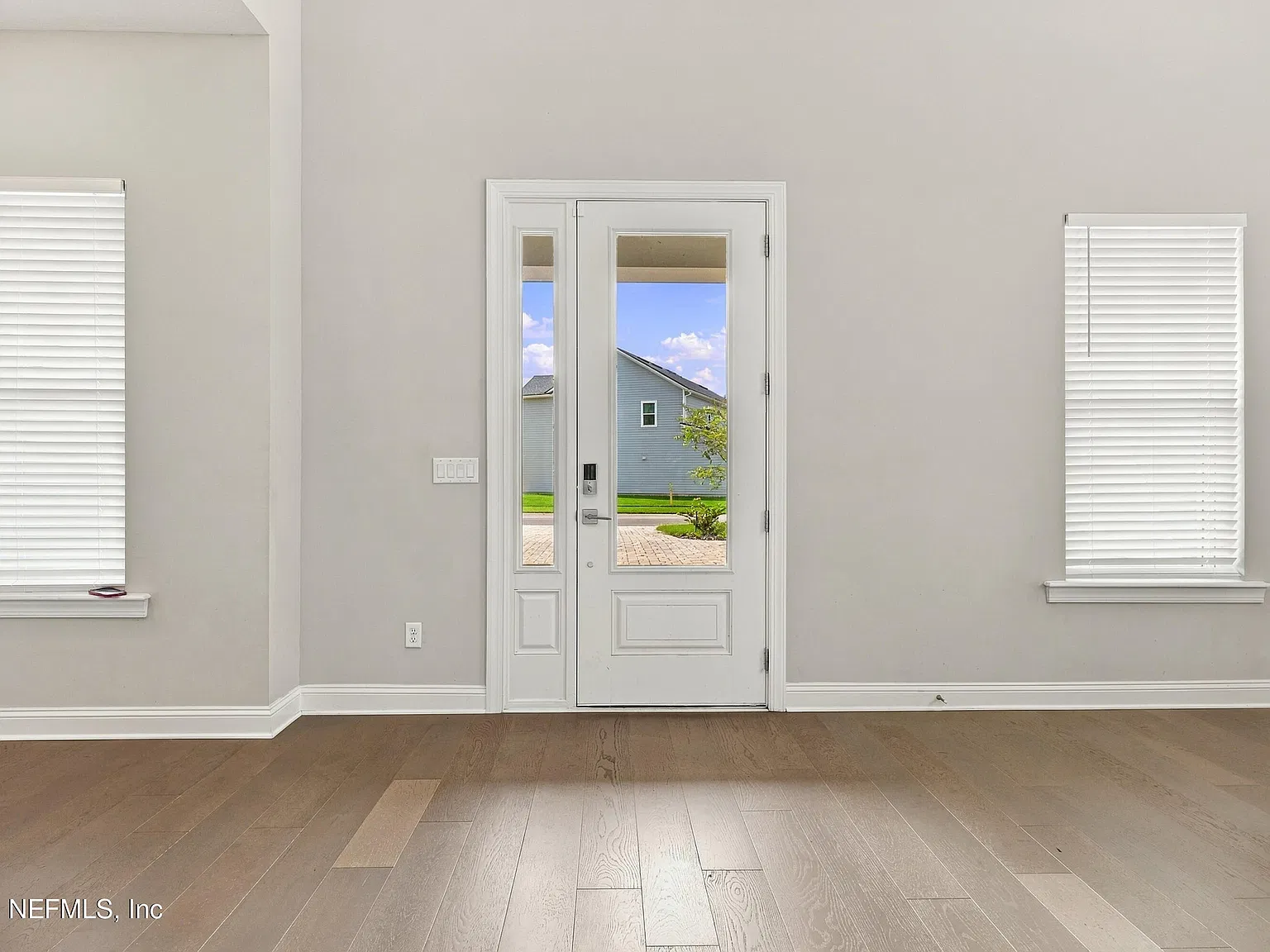 6 bed, 5.0 bath, 4390 sqft, $5,699 — Photo 4