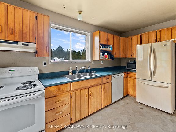 2nd image of 365 Scotch Line Rd W