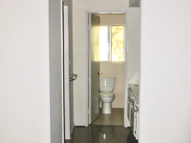 Primary En-suite Bathroom with Walk-in Closet