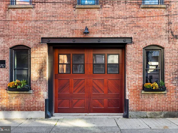 1914 Wilcox St, Philadelphia, PA 19130
