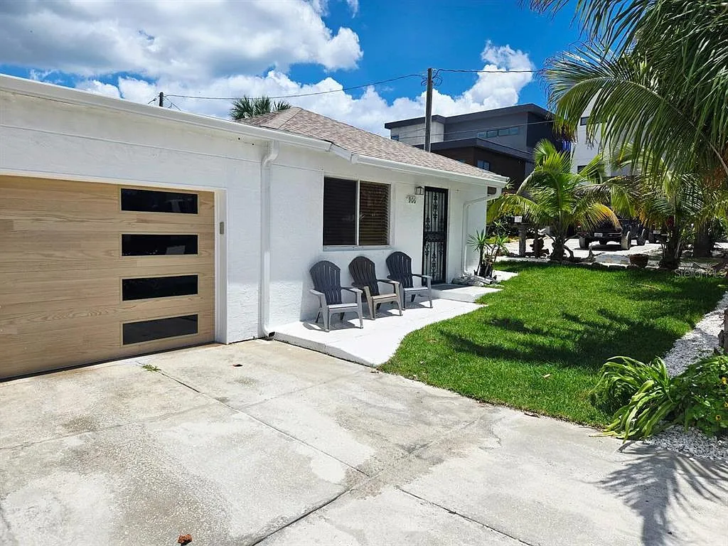 2 bed, 2.0 bath, 1000 sqft, $3,500 — Photo 2