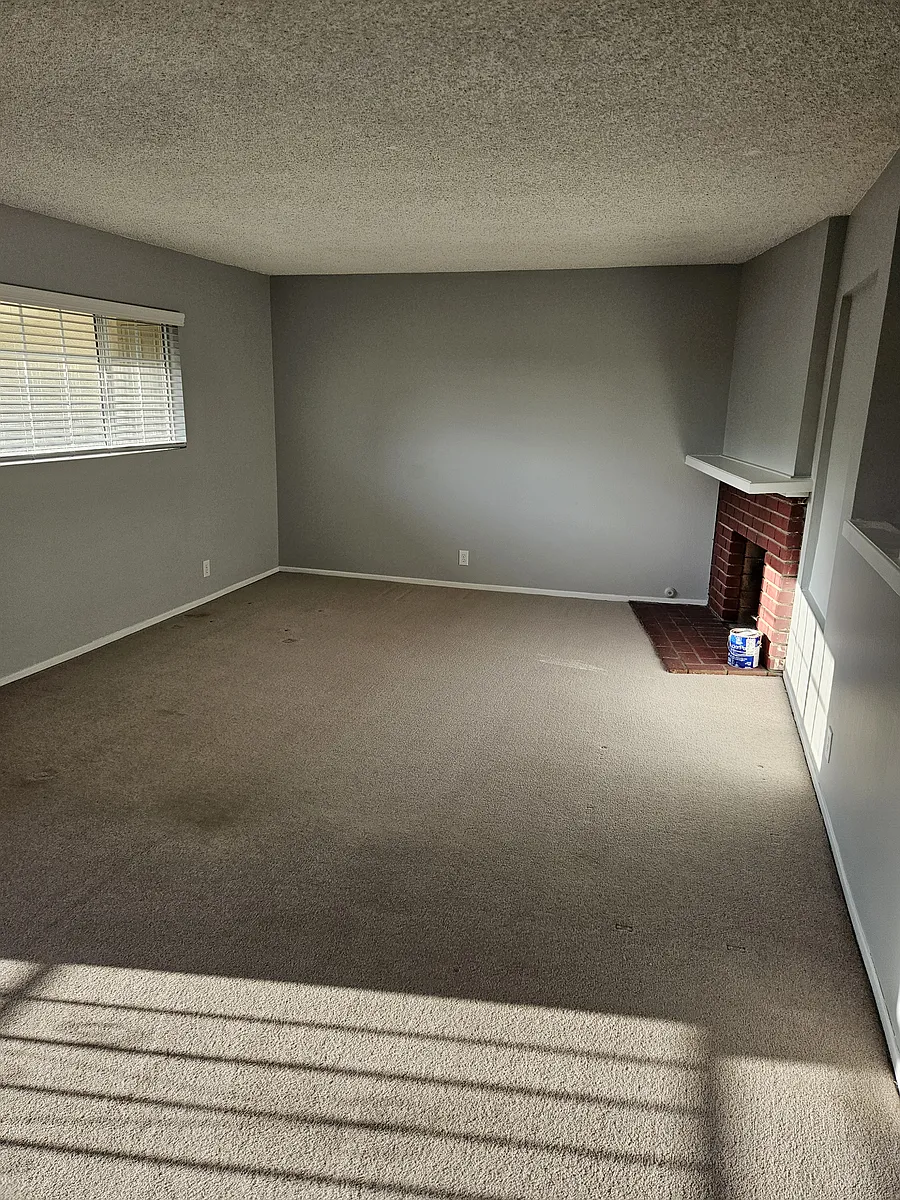 Building Photo - 2067 E Evergreen St #2067