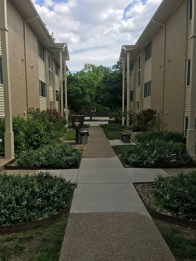Elm Grove Apartments — Photo 2