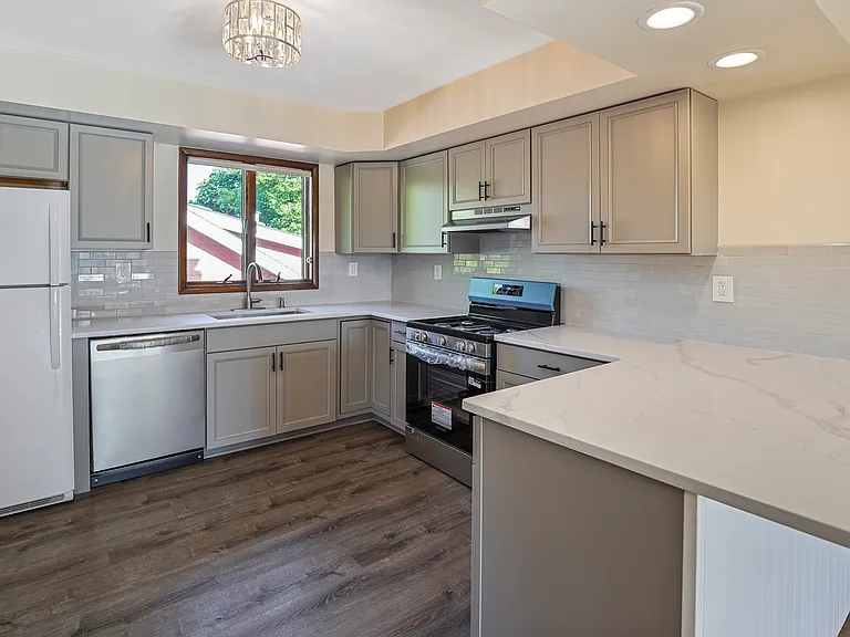 77 Highland Pl #2 — Photo 11