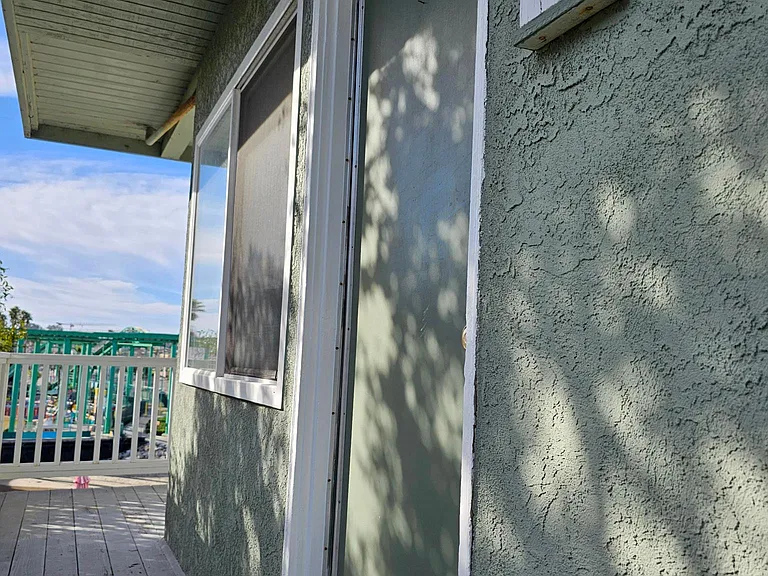 1114 E Cliff Dr #4 — Photo 4