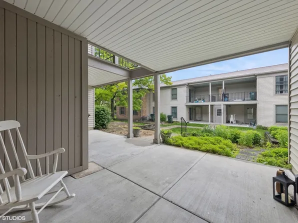 1769 Sessions Walk APT D, Hoffman Estates, IL 60169